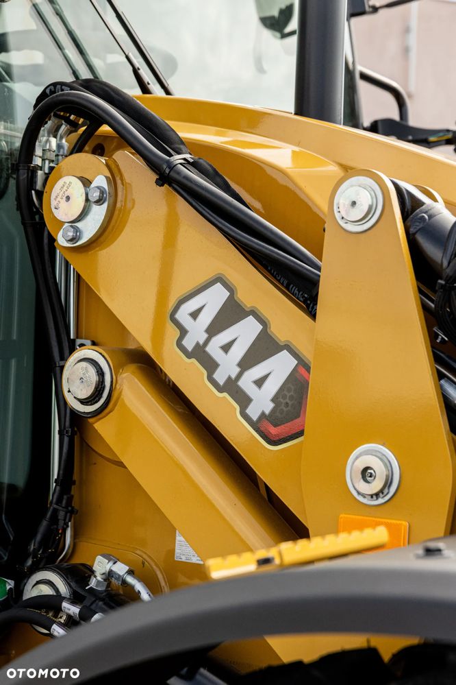 Caterpillar CAT 444 - 16