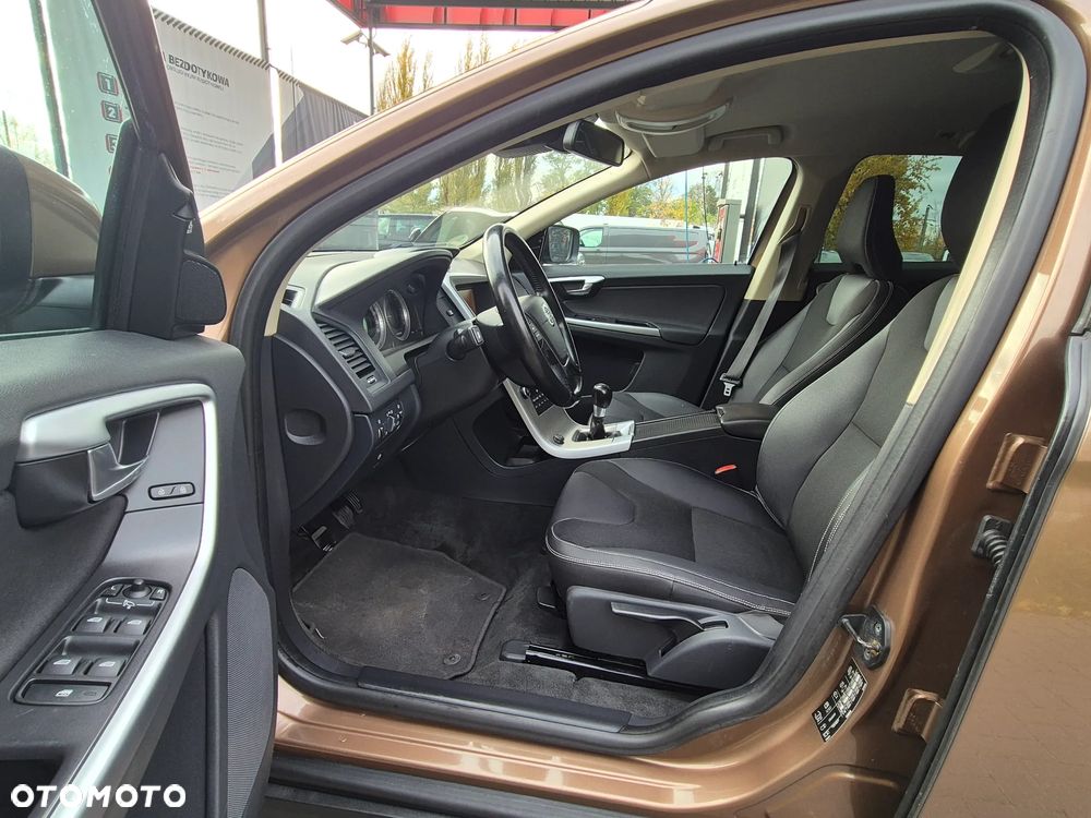 Volvo XC 60 2.4D AWD Momentum - 26