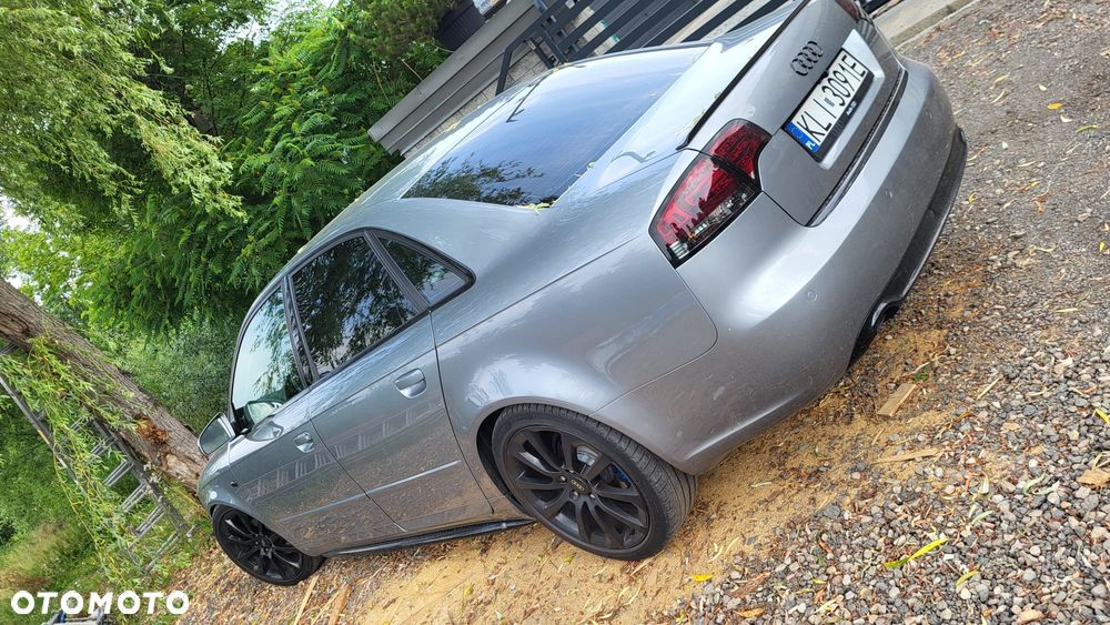 Audi A4 Limousine - 4