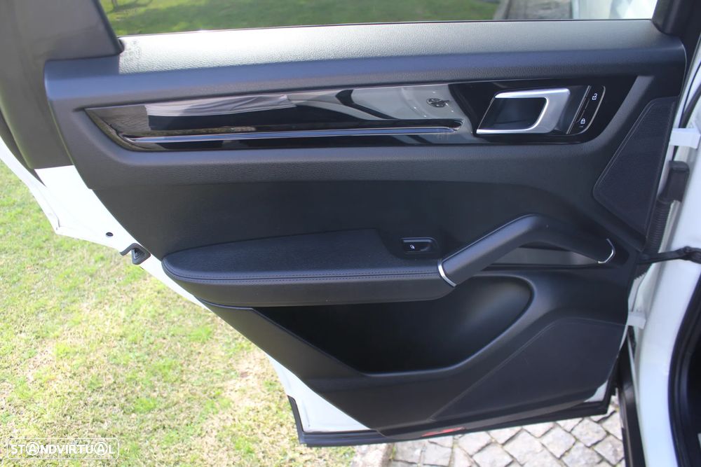 Porsche Cayenne Coupé Tiptronic S Platinum Edition - 46