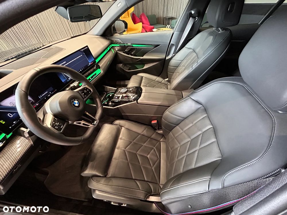 BMW Seria 5 540d xDrive mHEV - 15