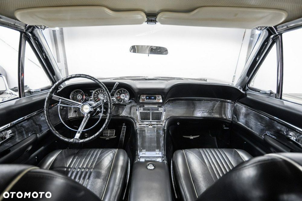 Ford Thunderbird - 24