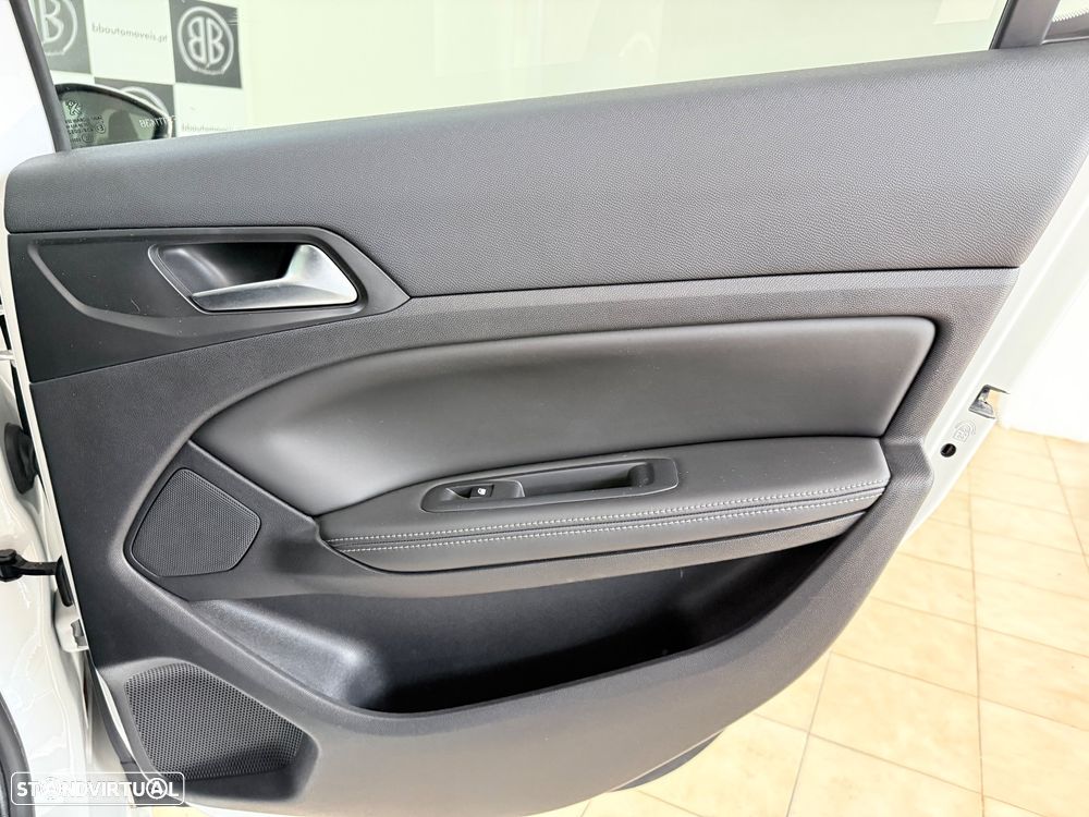Peugeot 308 PureTech 130 GPF EAT8 Stop & Start Allure Pack - 31