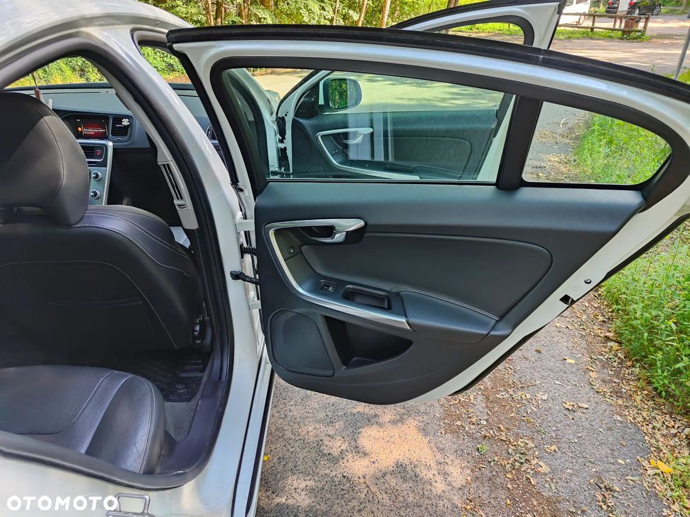 Volvo S60 T5 Drive-E Momentum - 28