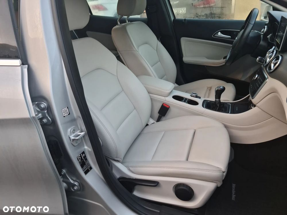Mercedes-Benz GLA - 10