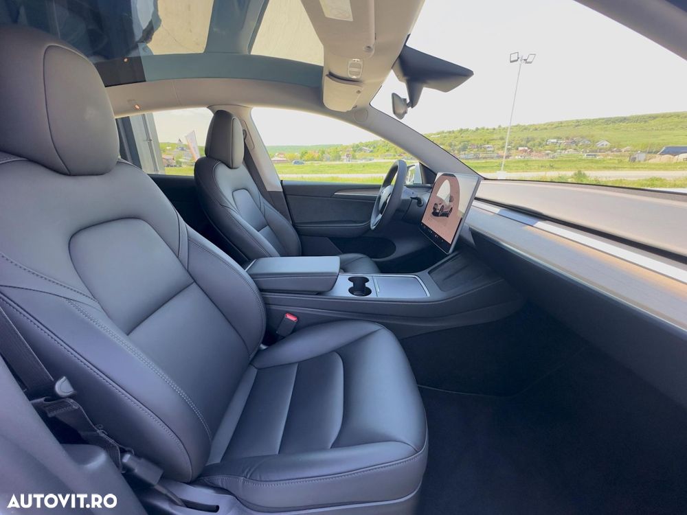 Tesla Model Y Long Range Dual Motor AWD - 23