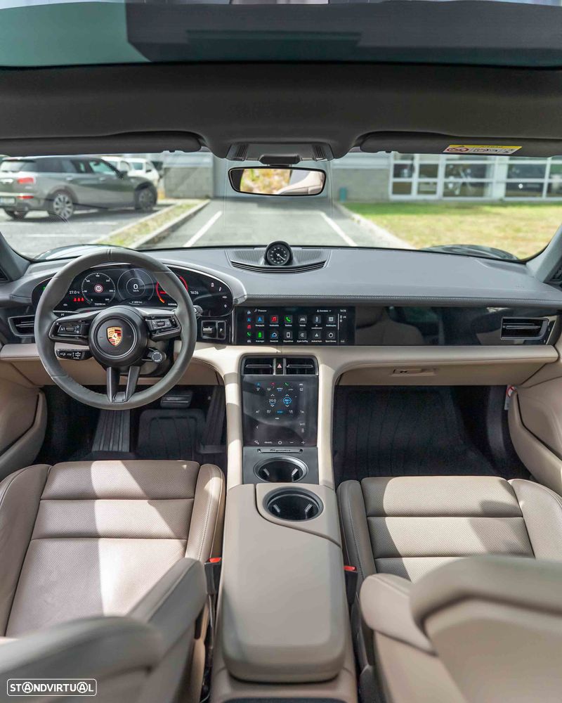 Porsche Taycan Cross Turismo 4S - 11
