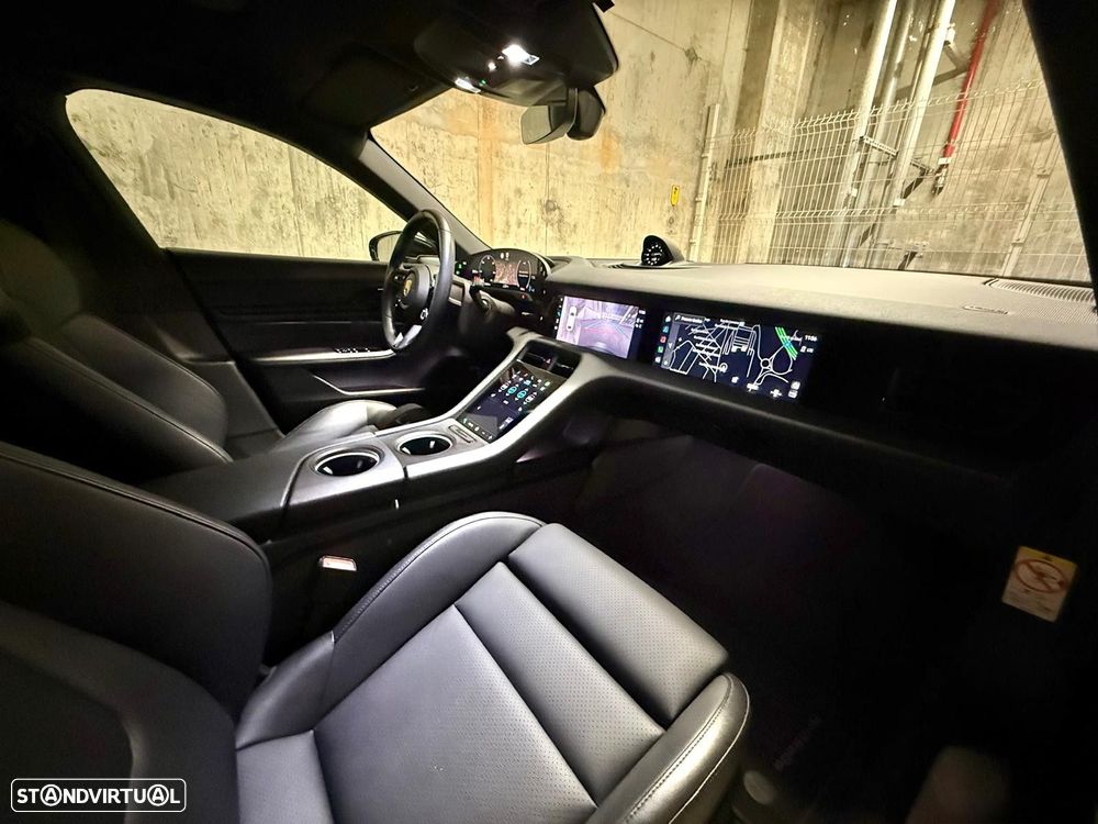 Porsche Taycan Cross Turismo - 13