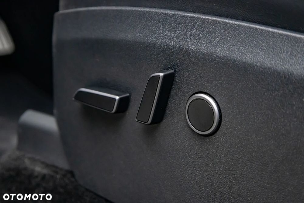 Tesla Y Performance AWD - 8