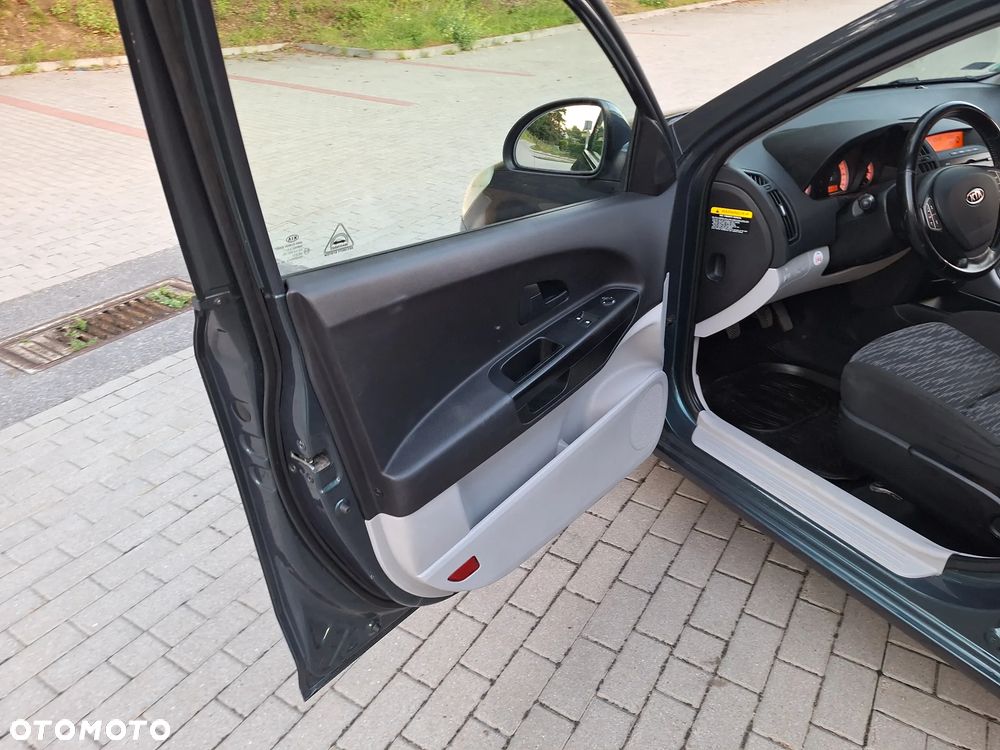 Kia Ceed 1.4 CVVT Attract - 27