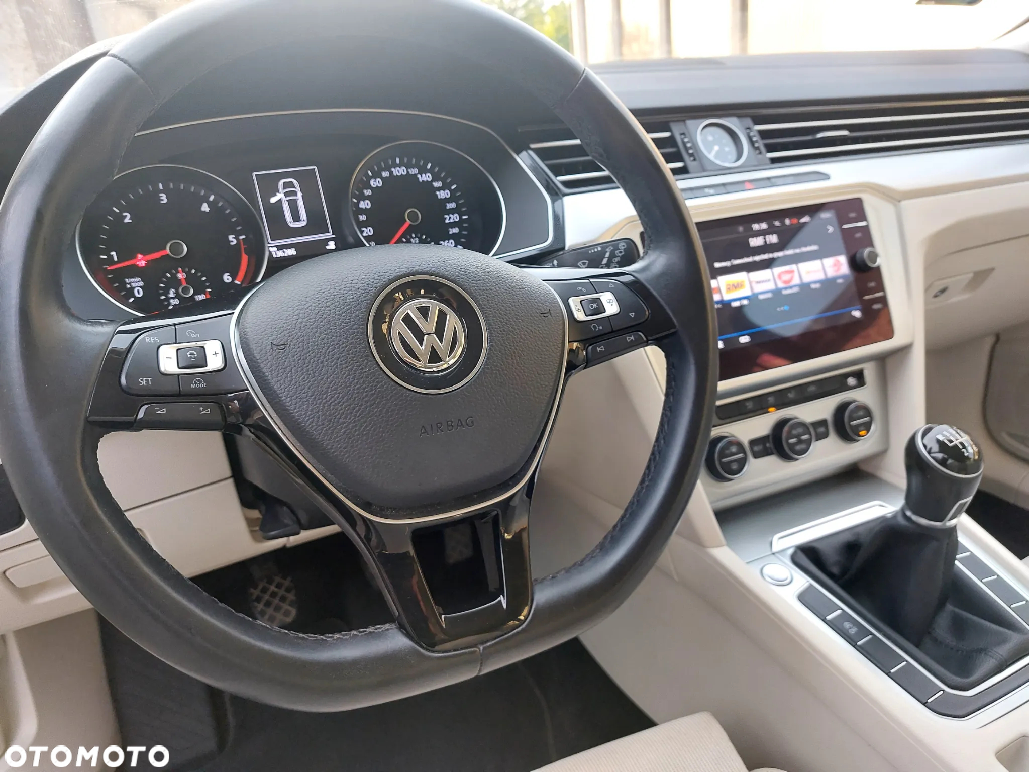 Volkswagen Passat 1.6 TDI BMT Comfortline - 28