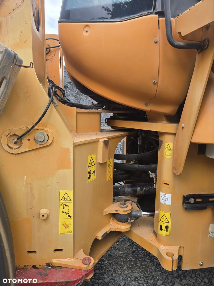 Case 921E - 8