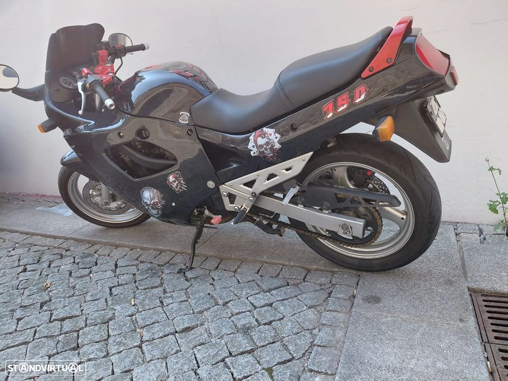Suzuki GSX - 4