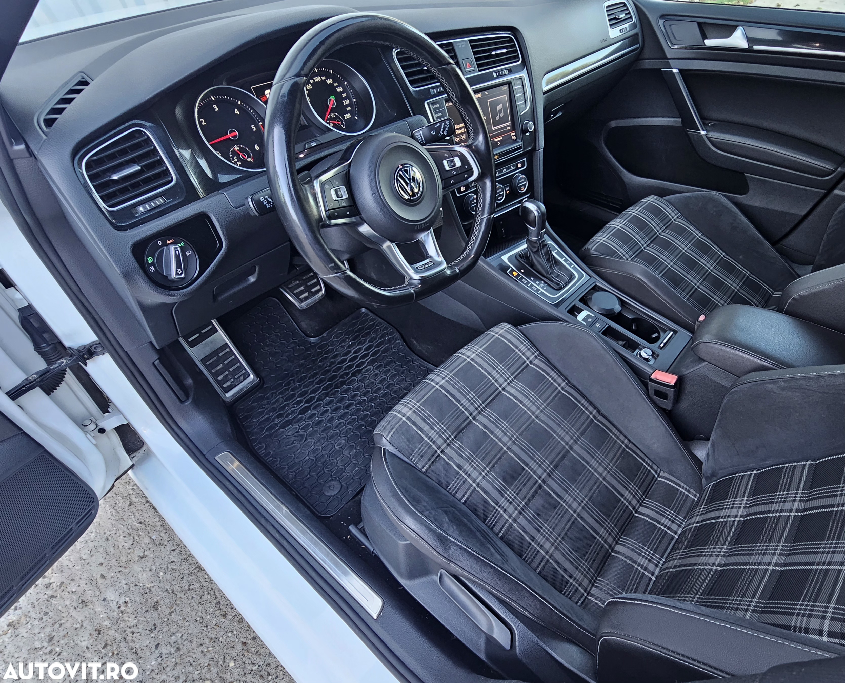 Volkswagen Golf 2.0 TDI DSG GTD - 10