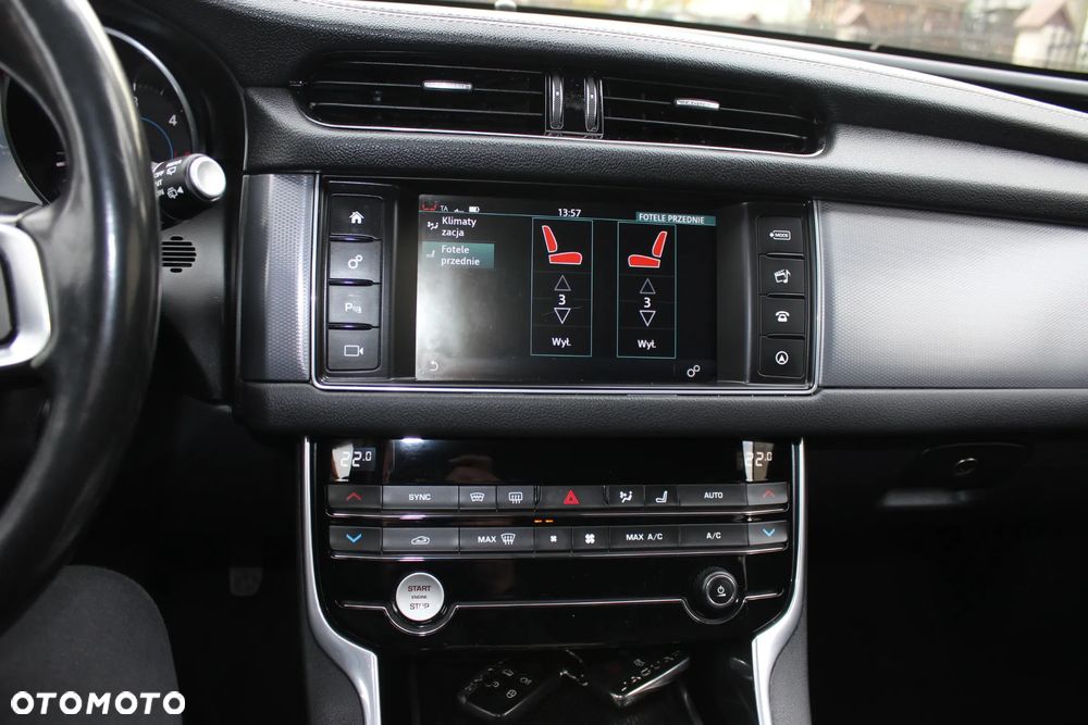 Jaguar XF 25d R-Sport - 23
