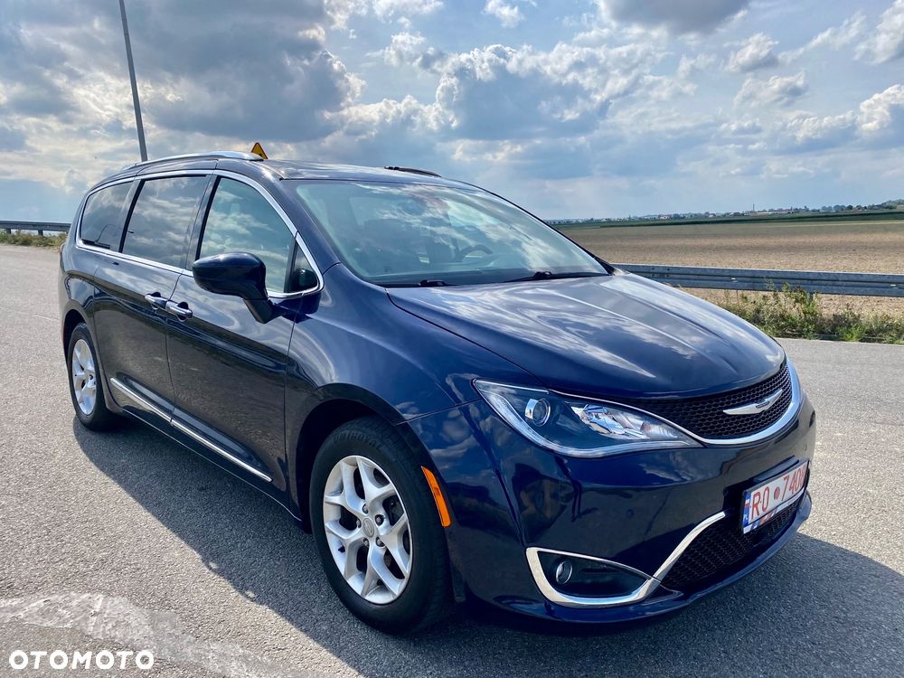 Chrysler Pacifica - 2