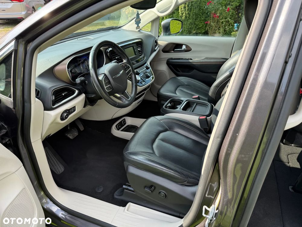 Chrysler Pacifica - 13