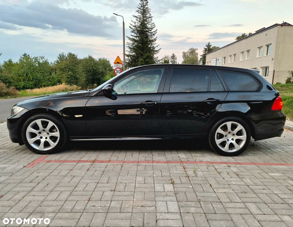 BMW Seria 3 318i Touring - 19