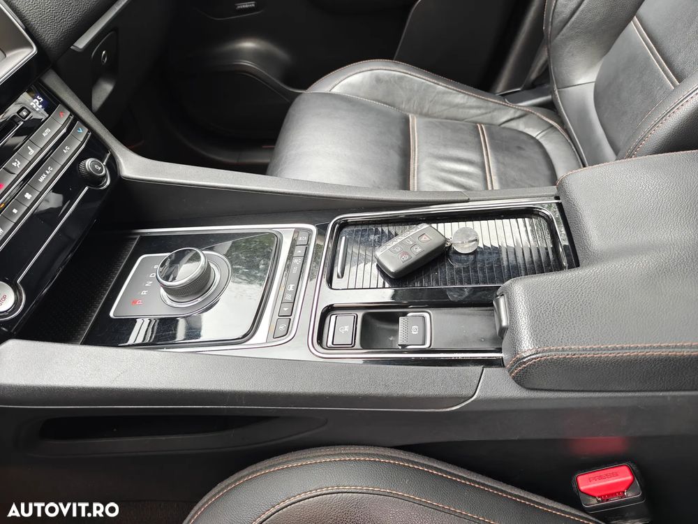 Jaguar F-Pace 20d AWD Prestige - 13