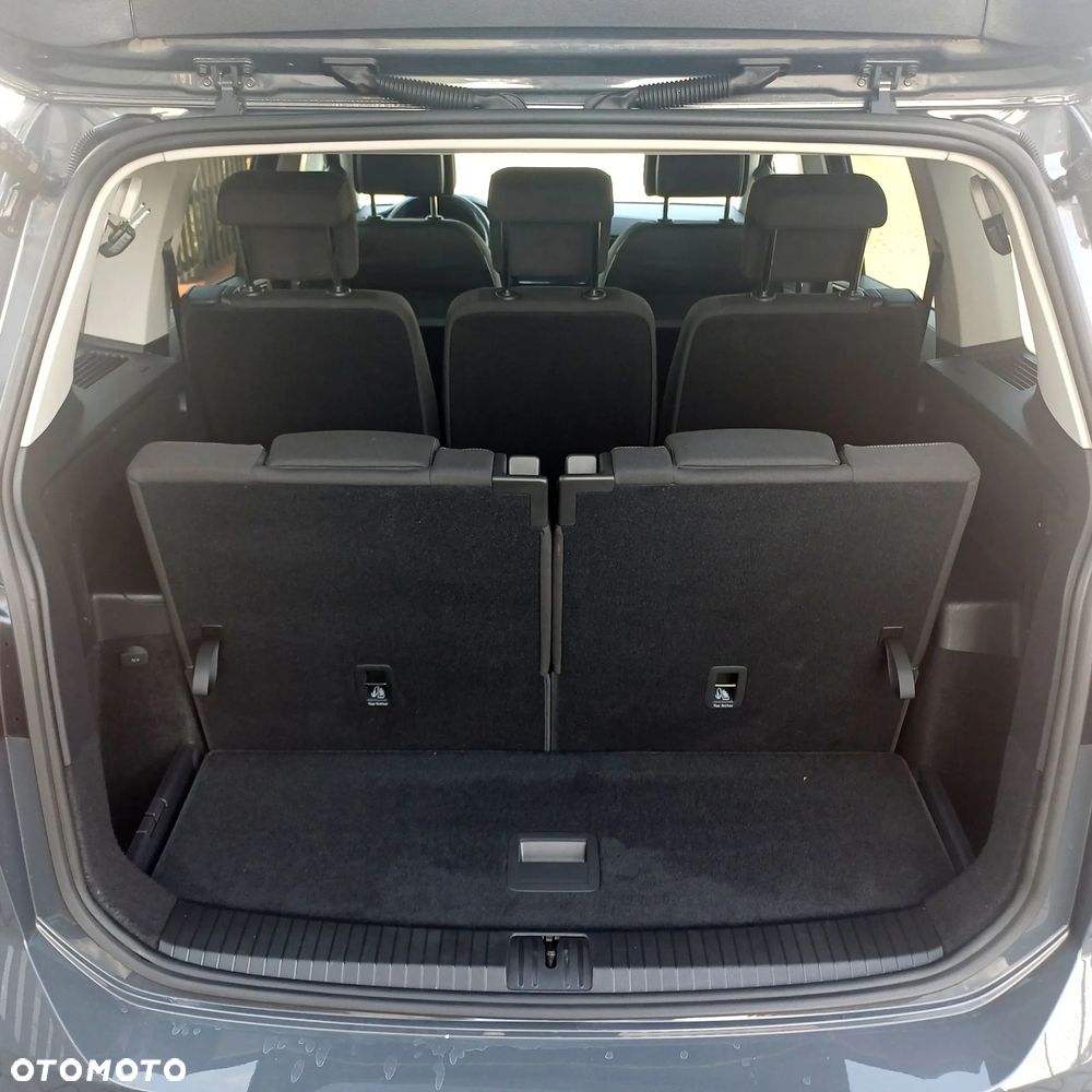 Volkswagen Touran - 13