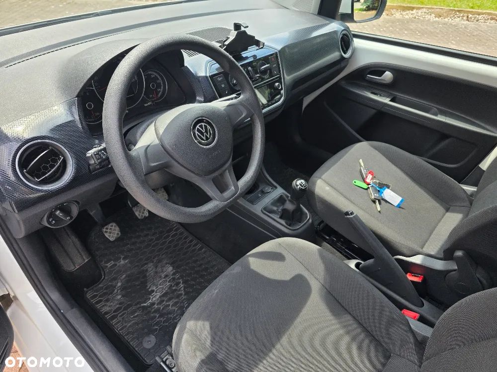 Volkswagen up! Active - 18