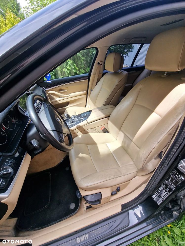 BMW Seria 5 525d xDrive - 10