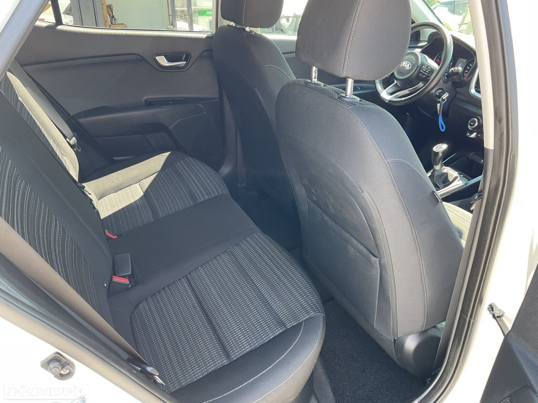 Kia Stonic 1.6 CRDi Urban - 27