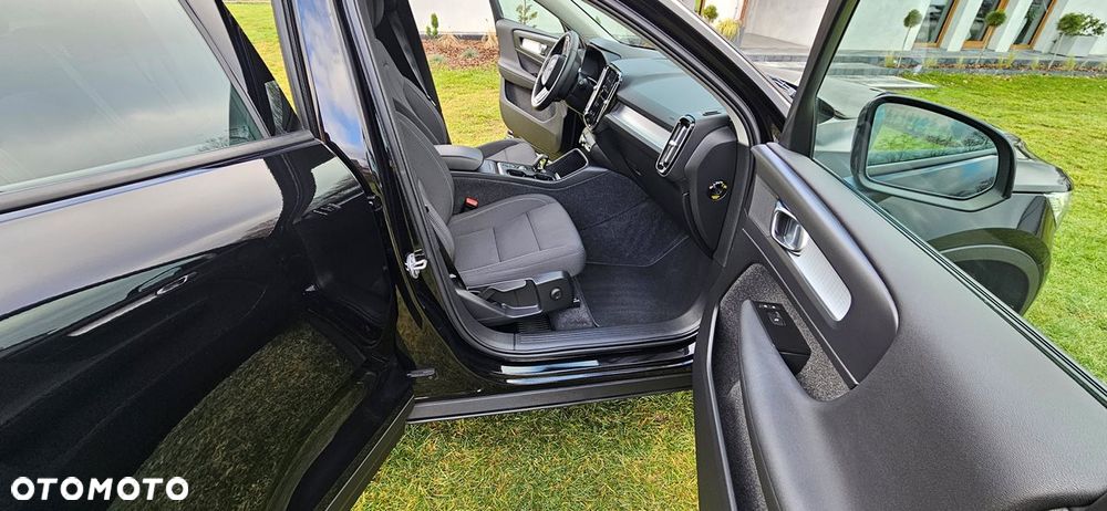 Volvo XC 40 T3 Geartronic Momentum Pro - 27