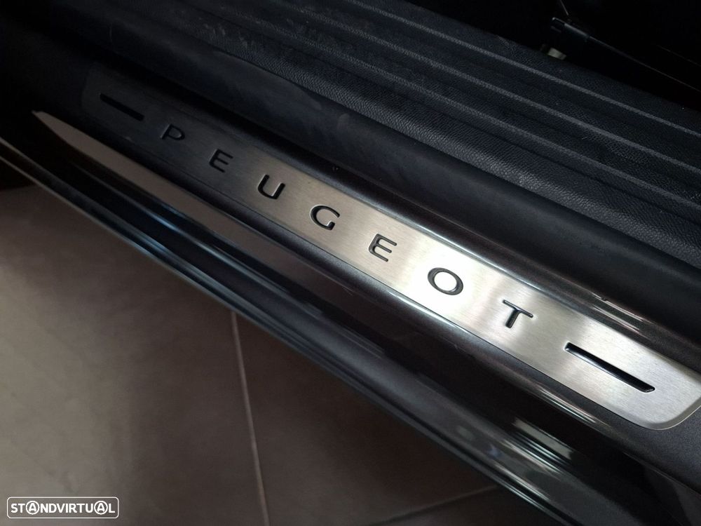 Peugeot 2008 1.2 PureTech GT EAT8 - 27