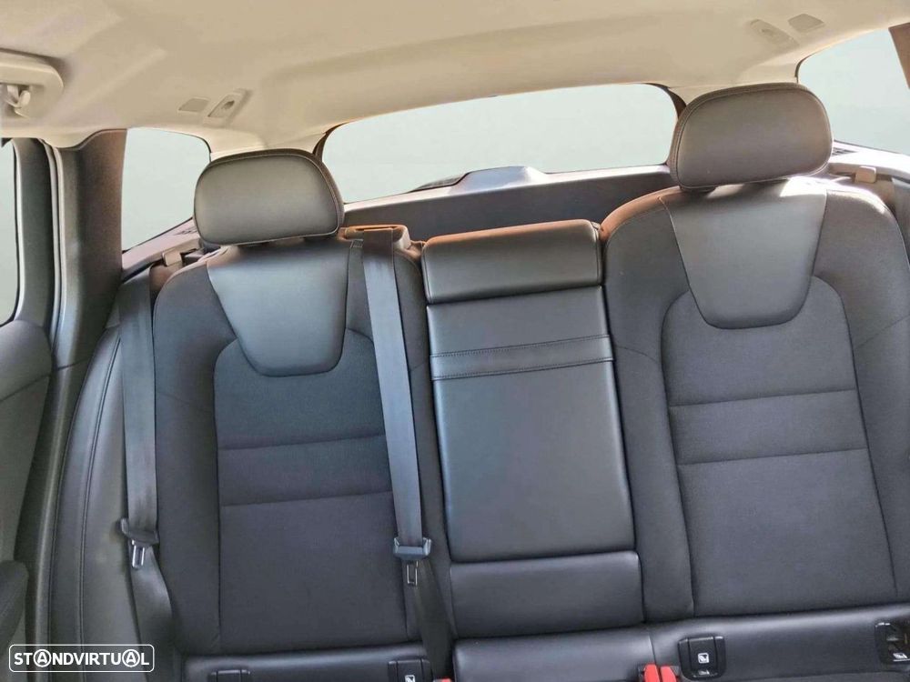 Volvo V60 2.0 T8 AWD TE Momentum - 17