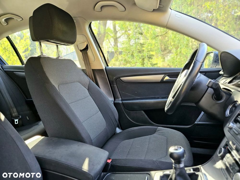 Volkswagen Passat 1.6 TDI DPF BlueMot Comfortline - 16