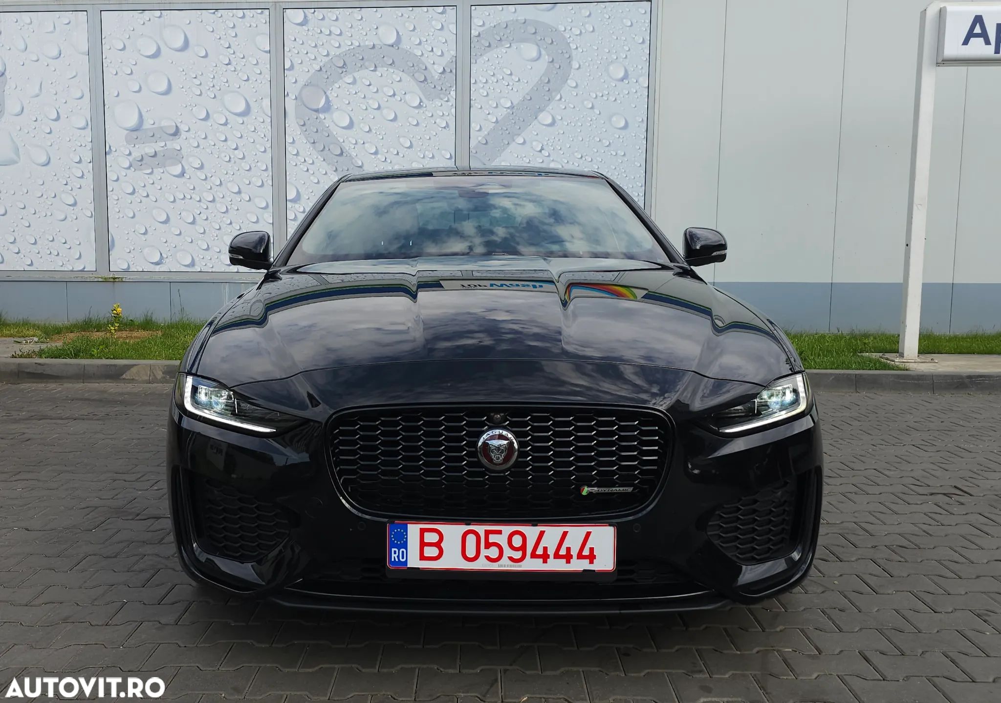 Jaguar XE D200 AWD Aut. R-Dynamic Black - 1