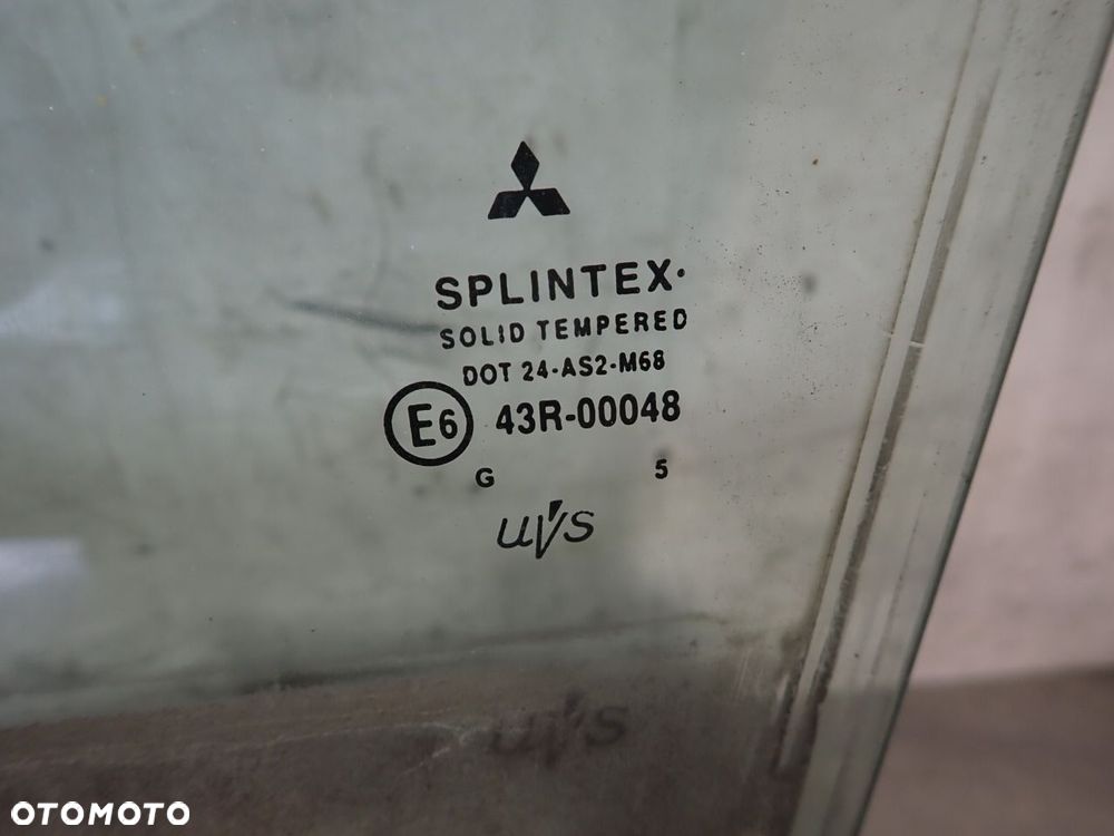 SZYBA BOCZNA LEWA PRZEDNIA DRZWI MITSUBISHI COLT CZ3 1.3 - 7