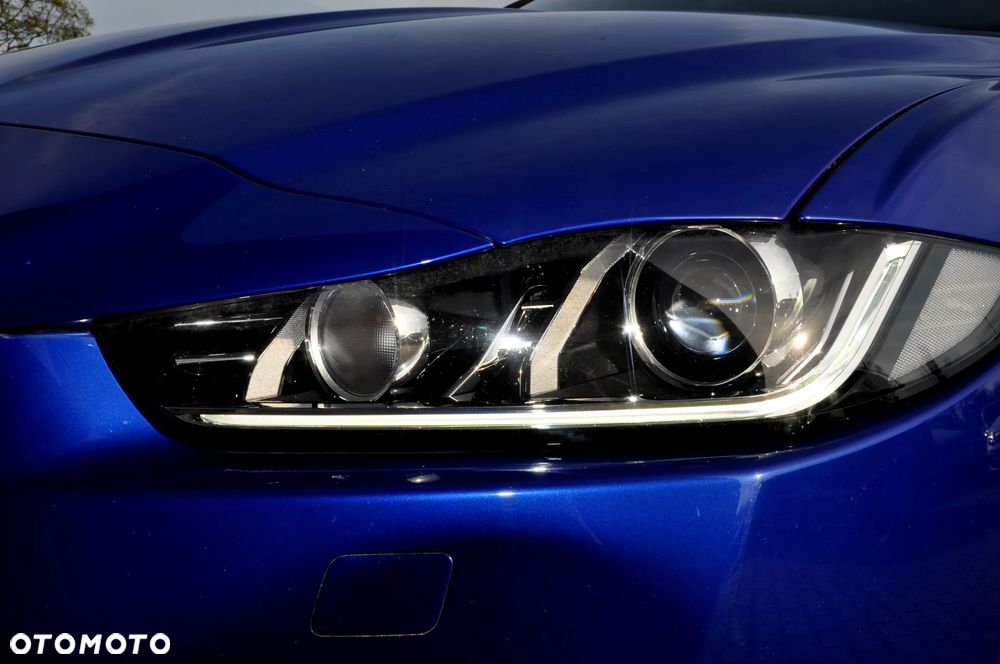 Jaguar XE 2.0 D AWD R-Sport - 21