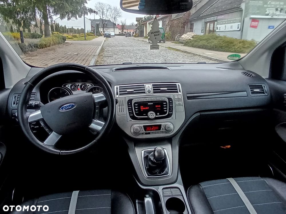 Ford Kuga 2.0 TDCi 2x4 Titanium - 25