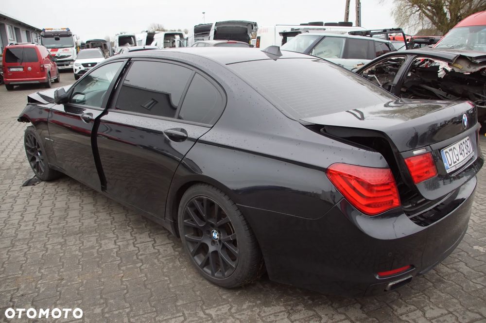 Pojazd na części BMW F01 750i Long xDrive, rocznik 2011 BLACK SAPPHIRE METALLIC (475) XCL.LEDER NAPPA ERW./D5 SATB HELL (NAD5) silnik N63B44O0 skrzynia GA6HP-26Z drzwi klapa szyba fotele long amortyzator - 5