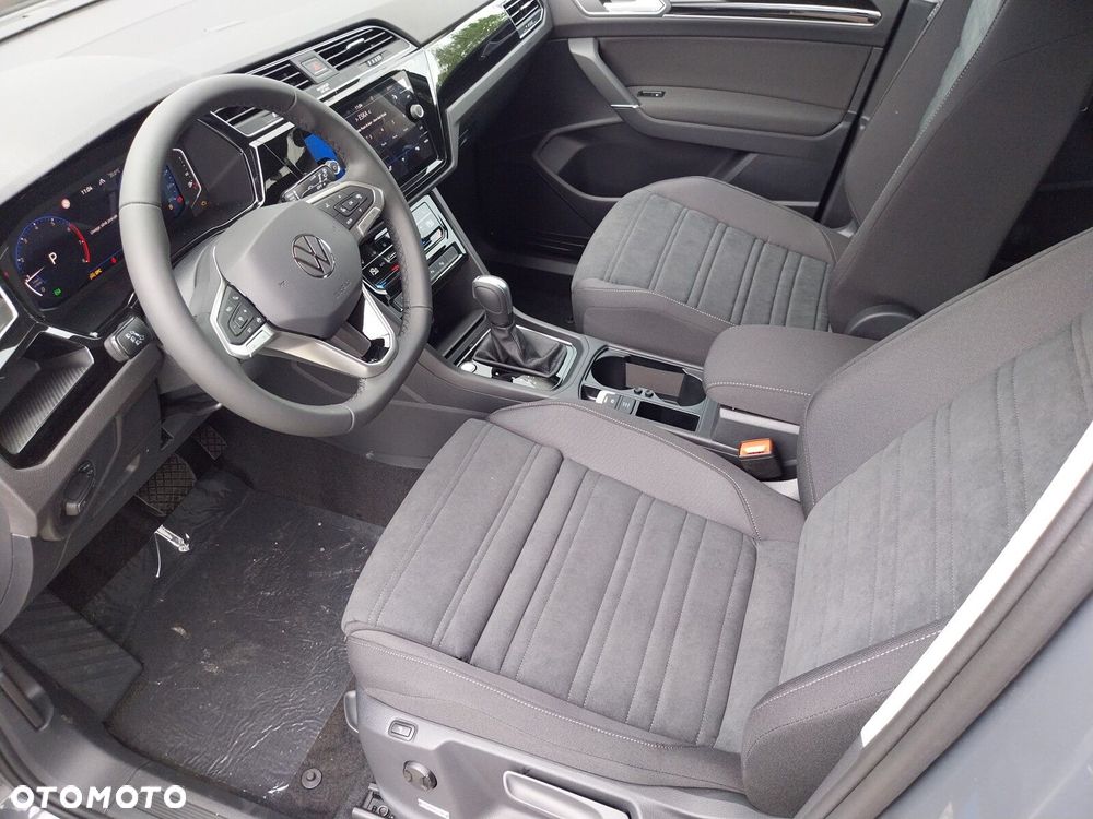 Volkswagen Touran - 10