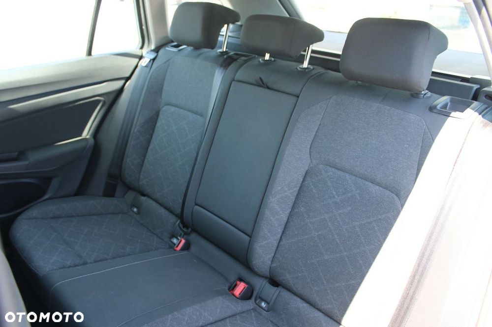 Volkswagen Golf - 10