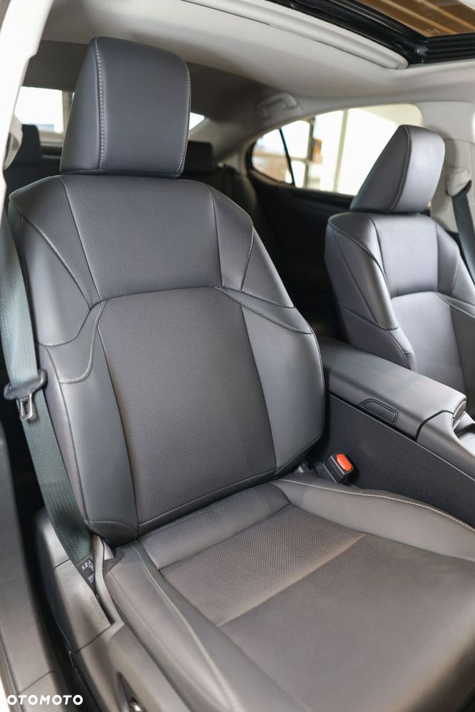 Lexus ES 300h Business Edition - 15