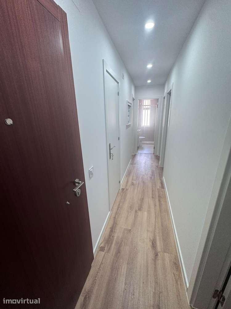 T3 Totalmente Remodelado com Logradouro Privativo – Pronto a Habitar - Grande imagem: 2/7