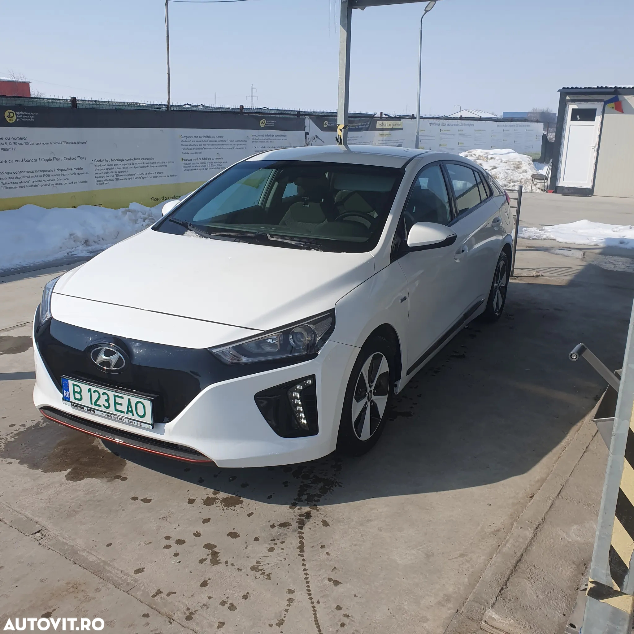 Hyundai IONIQ - 4