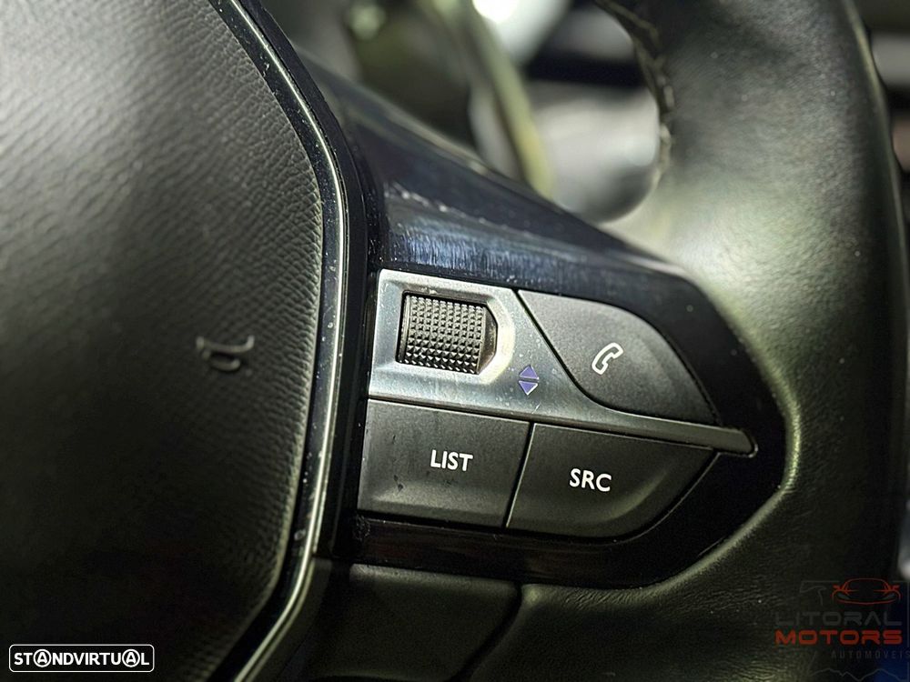 Peugeot 3008 1.2 PureTech Allure Pack EAT8 - 26