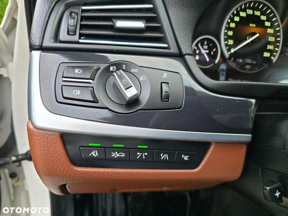 BMW Seria 5 525d Sport-Aut Luxury Line - 31