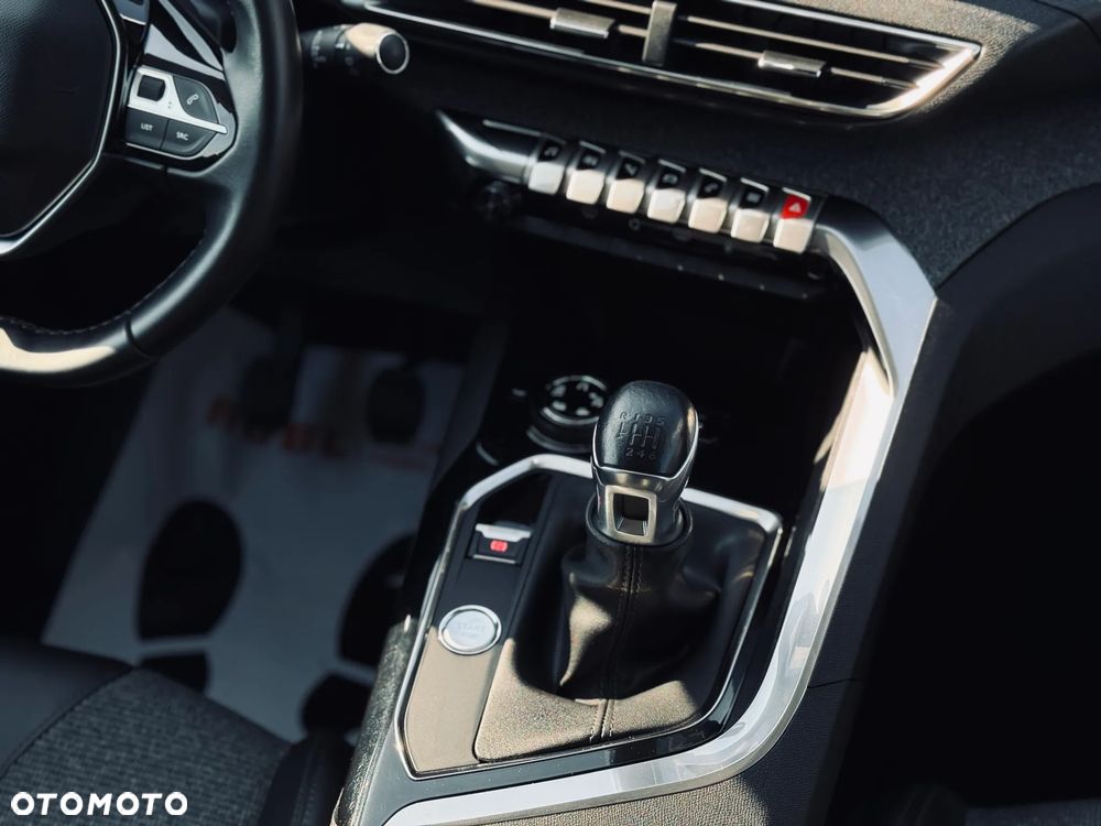 Peugeot 3008 1.2 PureTech Allure S&S - 25