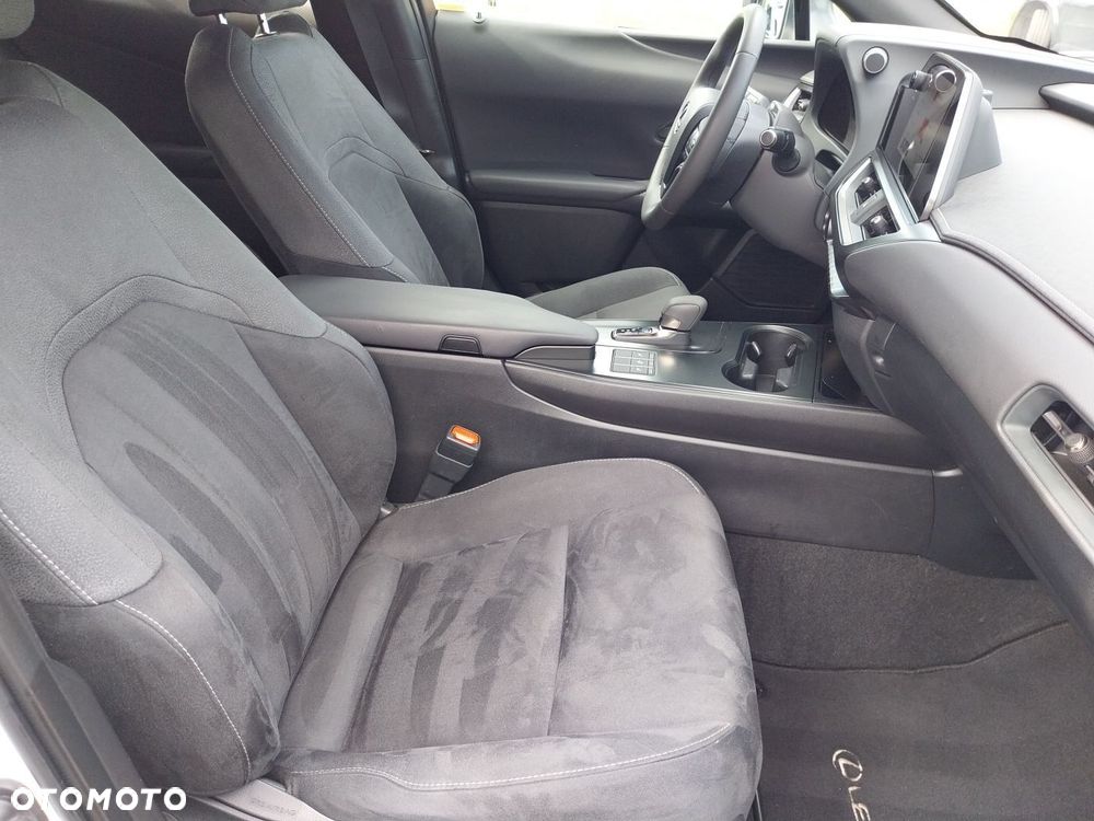 Lexus UX 300h Business - 11