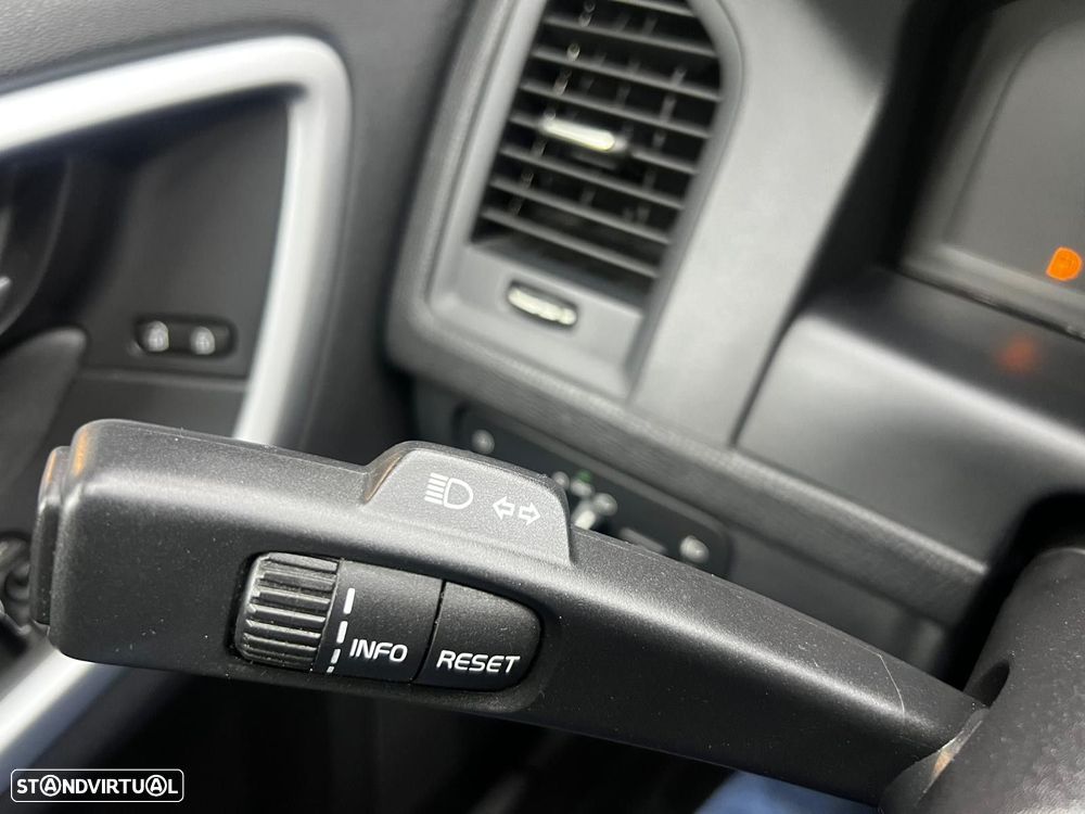 Volvo XC 60 D5 Momentum - 24