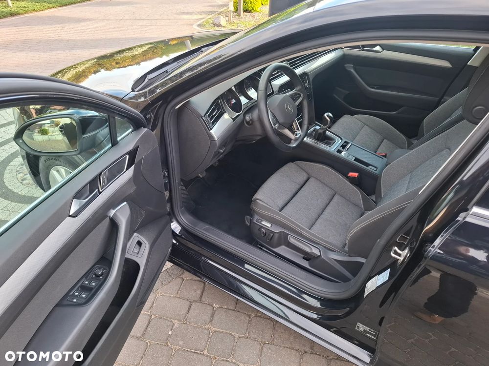Volkswagen Passat 2.0 TDI SCR Elegance - 9