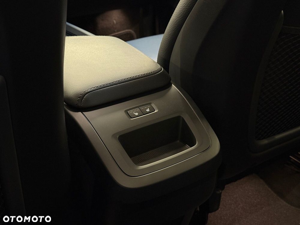 Volvo XC 60 B4 B Plus Dark - 29