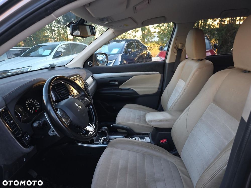 Mitsubishi Outlander - 13