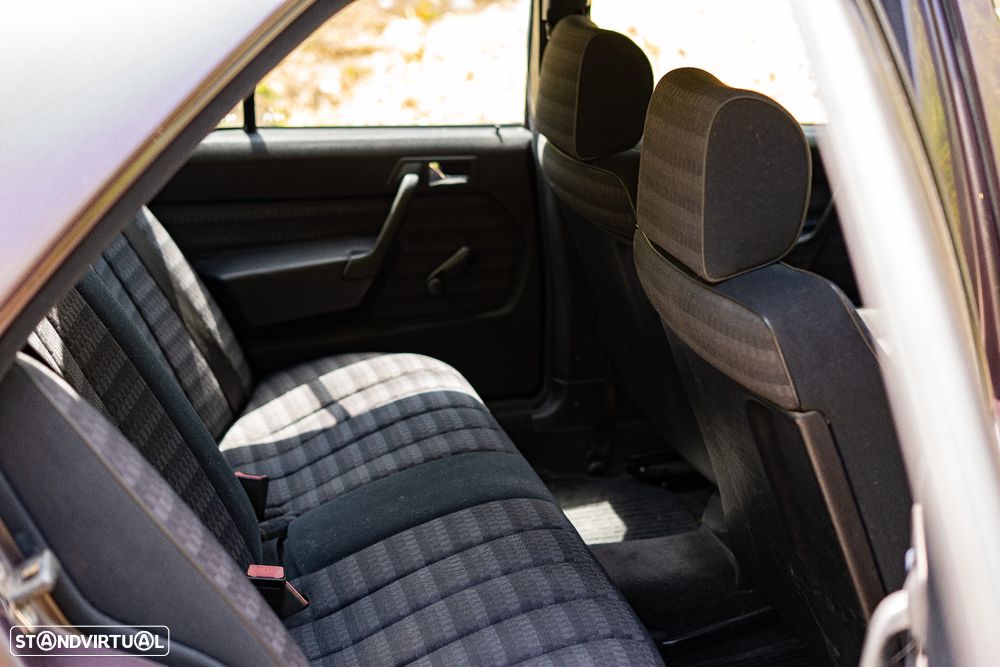 Mercedes-Benz W201 (1982-1993) 190 D 2.0 - 29